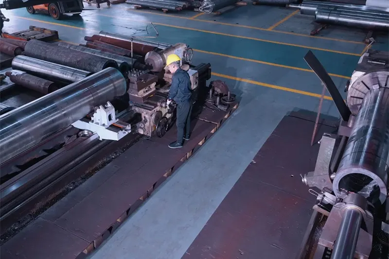 Rough turning of roll body